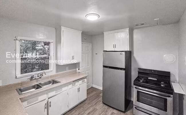 6618 Laird Ave Oakland, CA 94605 photo 4