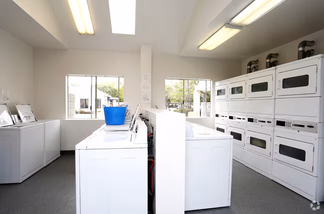 CIVIC PLAZA APARTMENTS photo 4