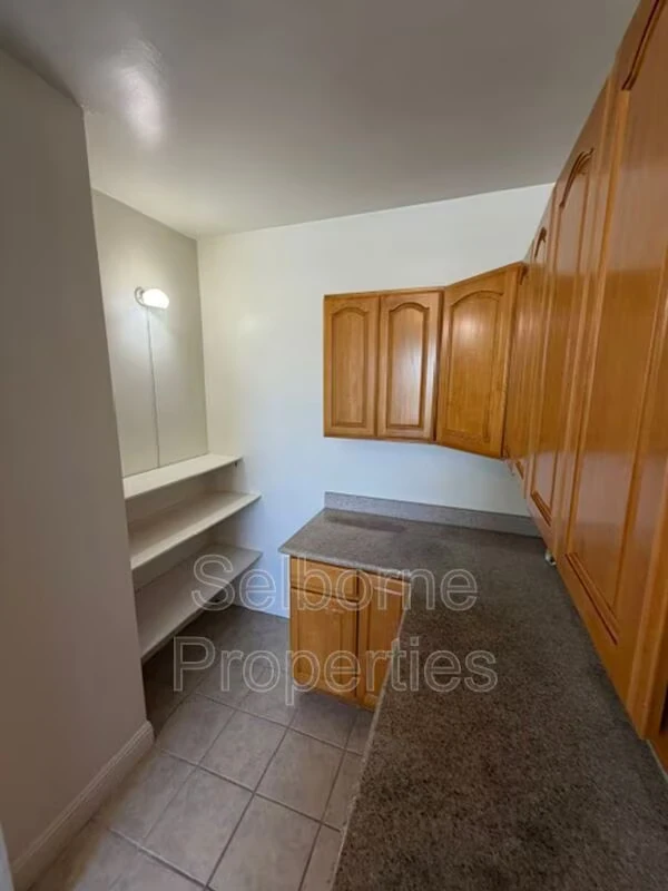 5508 San Pablo Ave Oakland, CA 94608 photo 4