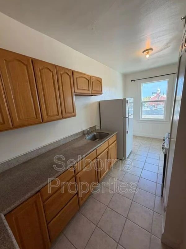 5508 San Pablo Ave Oakland, CA 94608 photo 2