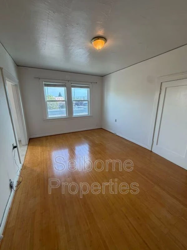 5508 San Pablo Ave Oakland, CA 94608 photo 5