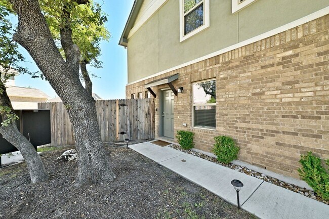 12813 Leatherback Ln Austin, TX 78729 photo 3