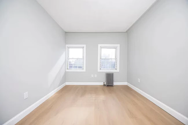 667 Glenmore Ave Brooklyn, NY 11207 photo 4