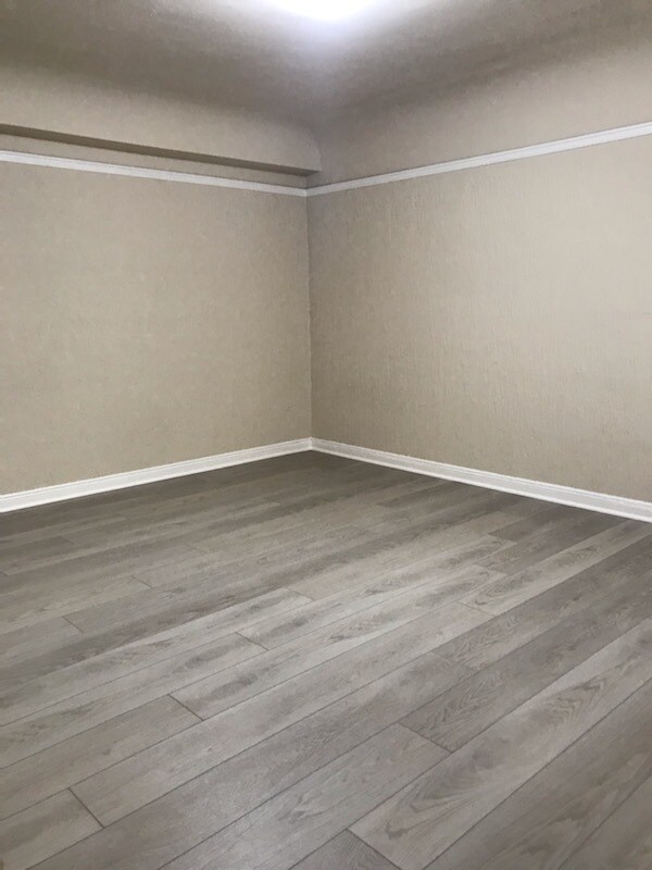 Pine Grove Apartments photo 3