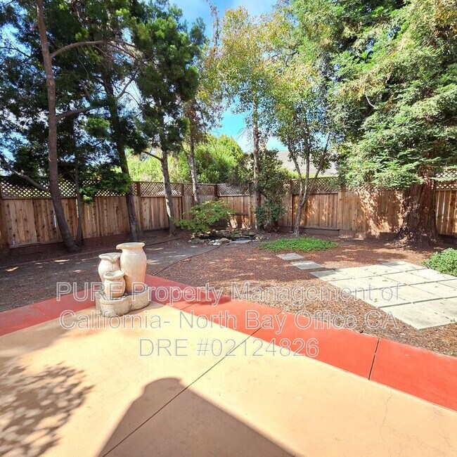 523 Maria Dr Petaluma, CA 94954 photo 3