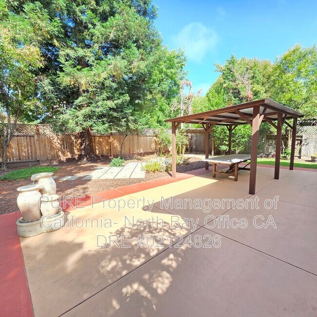 523 Maria Dr Petaluma, CA 94954 photo 4