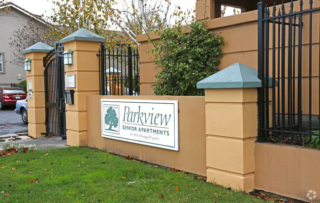 PARKVIEW SENIOR APTS photo 3
