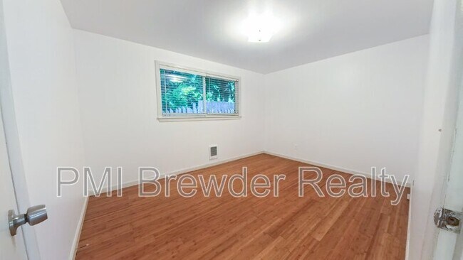 523 Madison St Everett, WA 98203 photo 5