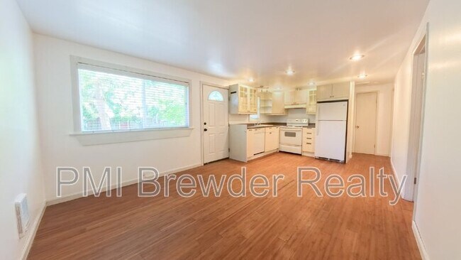 523 Madison St Everett, WA 98203 photo 3