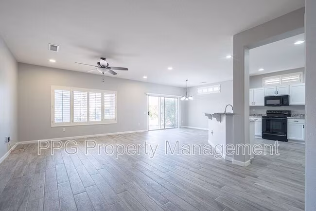 16536 W Rock Springs Ln Surprise, AZ 85374 photo 4