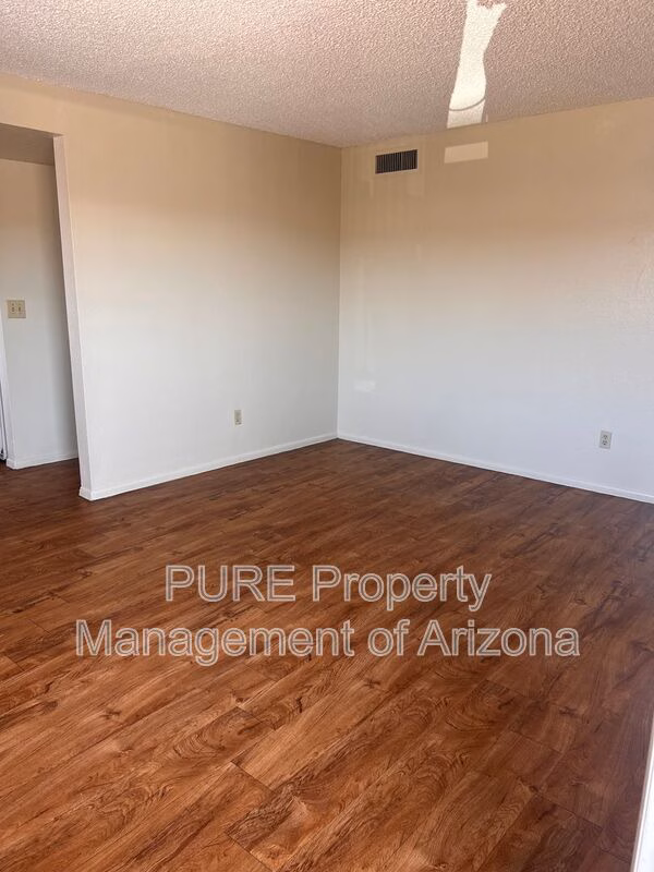 231 E 2nd Ave Mesa, AZ 85210 photo 3