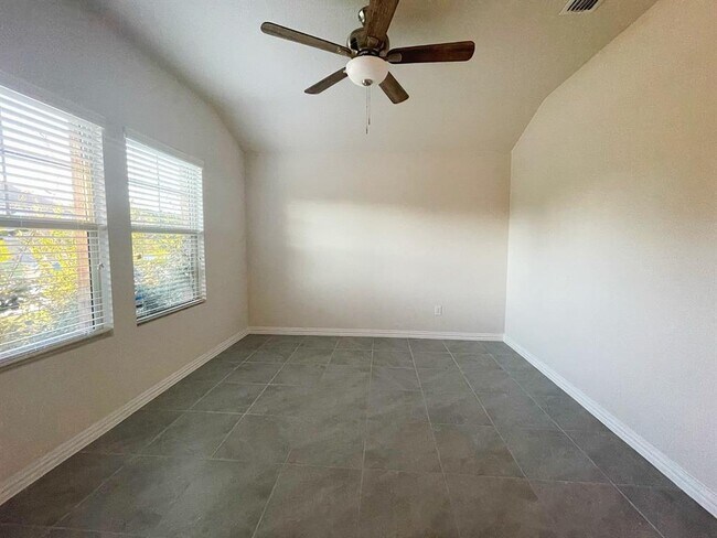455 Rock Creek Drive, Princeton, TX 75407 photo 2