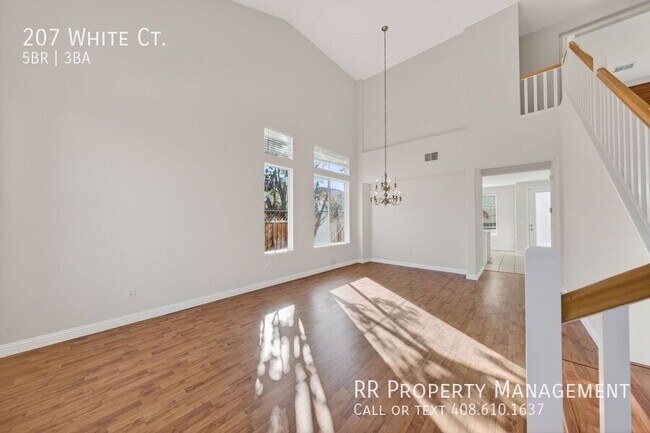 207 White Ct. photo 3