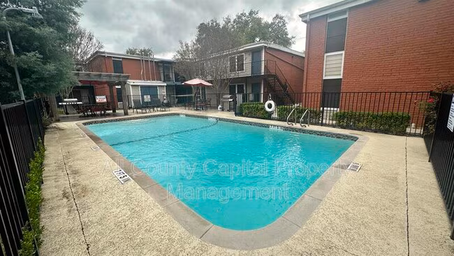 5426 Menchaca Rd Austin, TX 78745 photo 5