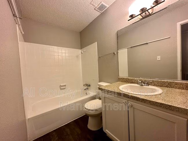 5426 Menchaca Rd Austin, TX 78745 photo 3