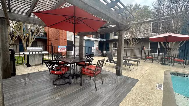 5426 Menchaca Rd Austin, TX 78745 photo 4