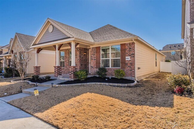 1008 Holly Anne Lane, Aubrey, TX 76227 photo 2