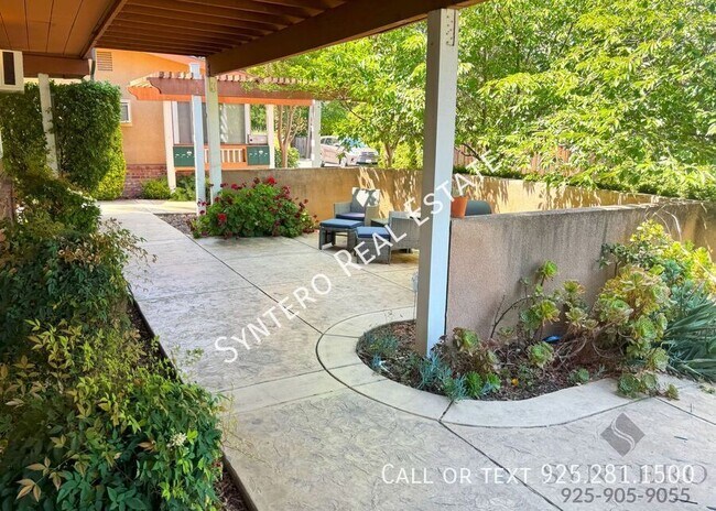 1595 3rd Ave photo 4