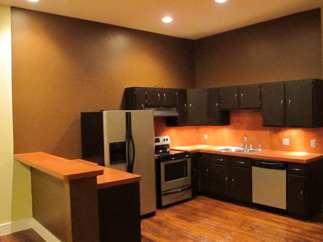 319 S Flores St San Antonio, TX 78204 photo 4