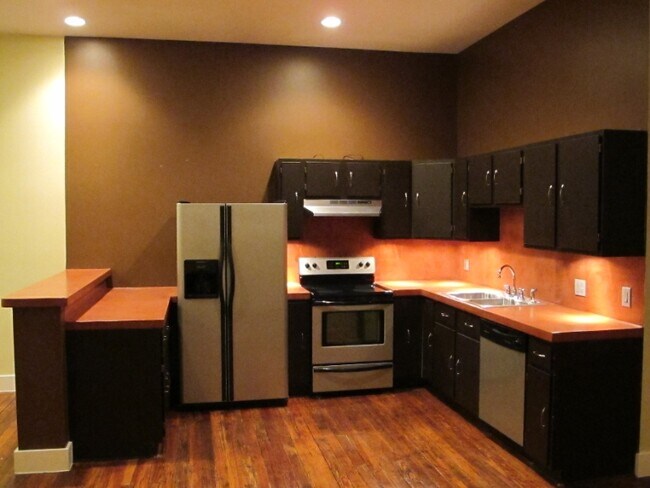 319 S Flores St San Antonio, TX 78204 photo 5