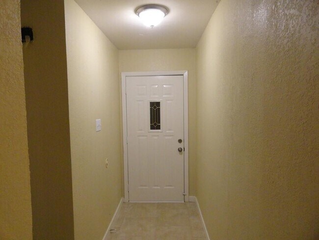 1405 Robin Lane, Arlington, TX 76010 photo 2