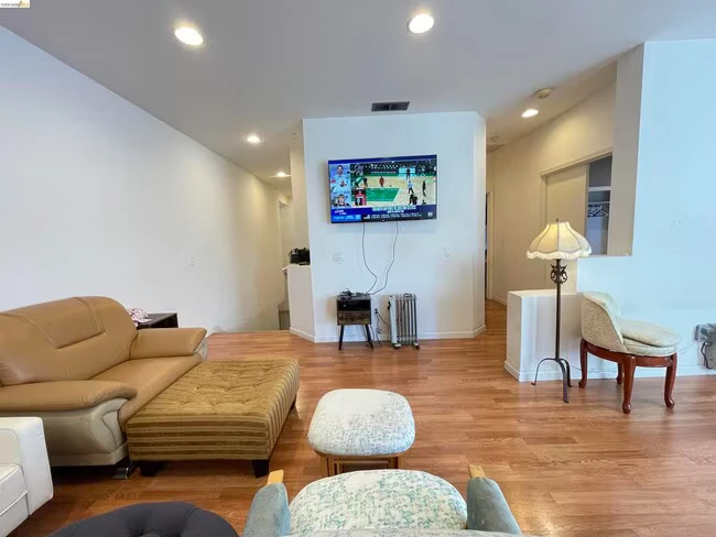 2507 Baywood Way Richmond, CA 94804 photo 2