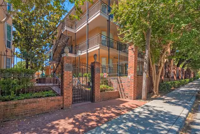 6318 Richmond Ave Dallas, TX 75214 photo 2