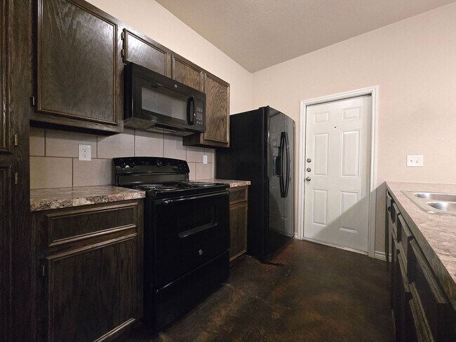 905 Rosewood Dr Harker Heights, TX 76548 photo 4