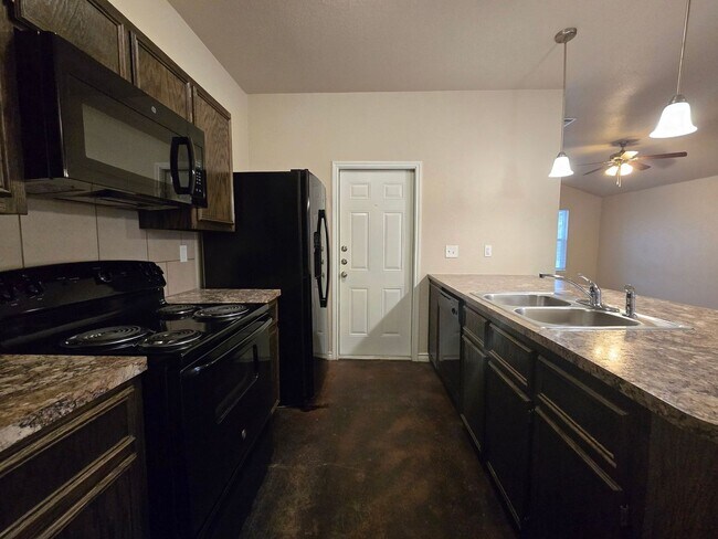 905 Rosewood Dr Harker Heights, TX 76548 photo 3