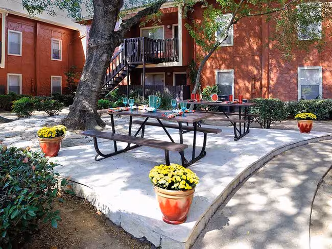 Lakeshire Place Apartment Homes photo 4