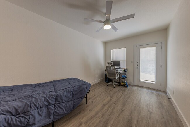 2818 Rio Grande St Austin, TX 78705 photo 4