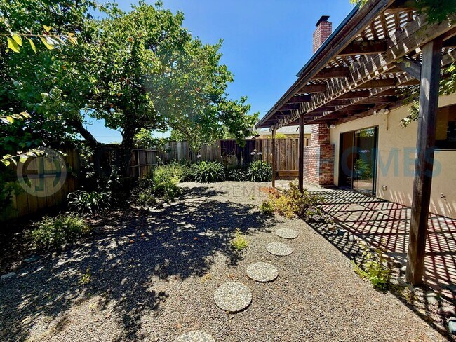 404 San Marin Dr Novato, CA 94945 photo 3