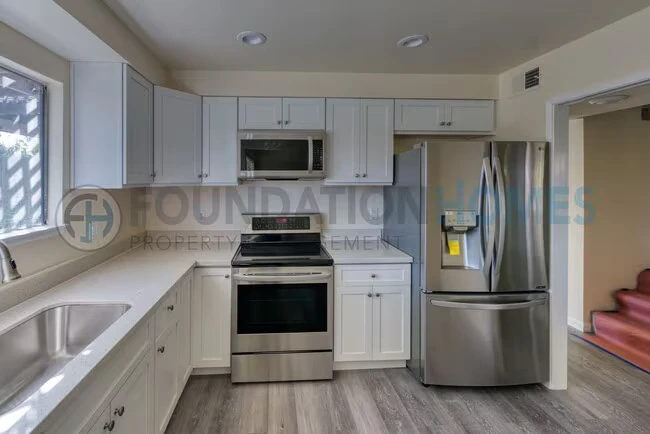 404 San Marin Dr Novato, CA 94945 photo 2