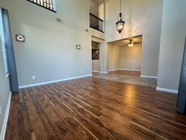 Gorgeous 5 Bedroom 2.5 Bath in gated Discovery Bay community photo 5