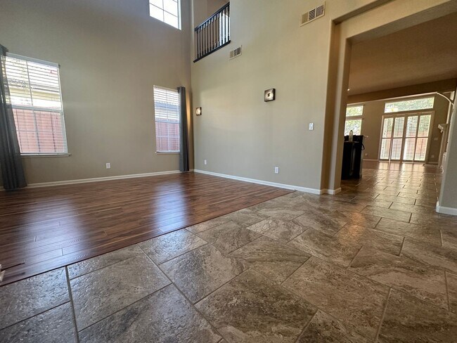 Gorgeous 5 Bedroom 2.5 Bath in gated Discovery Bay community photo 4