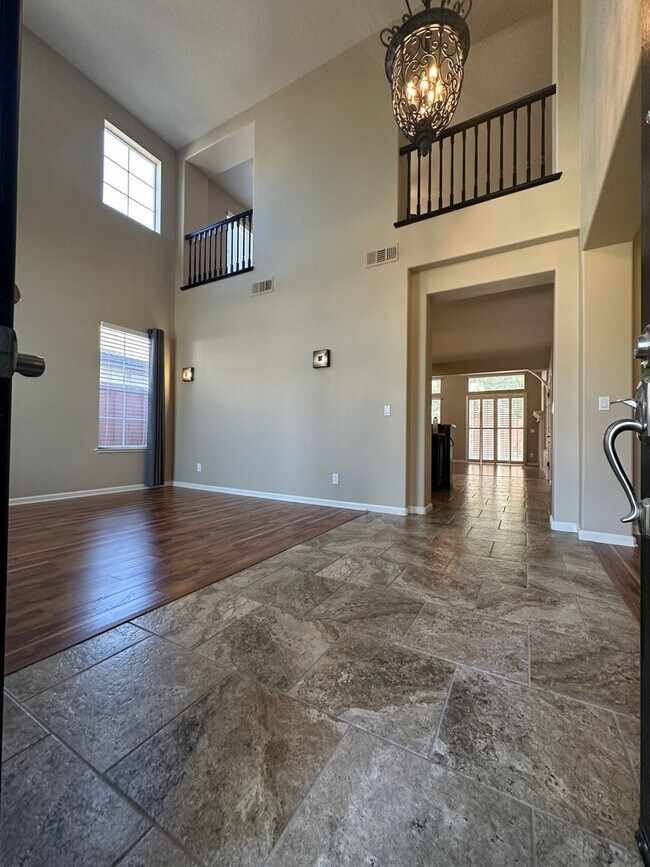 Gorgeous 5 Bedroom 2.5 Bath in gated Discovery Bay community photo 3