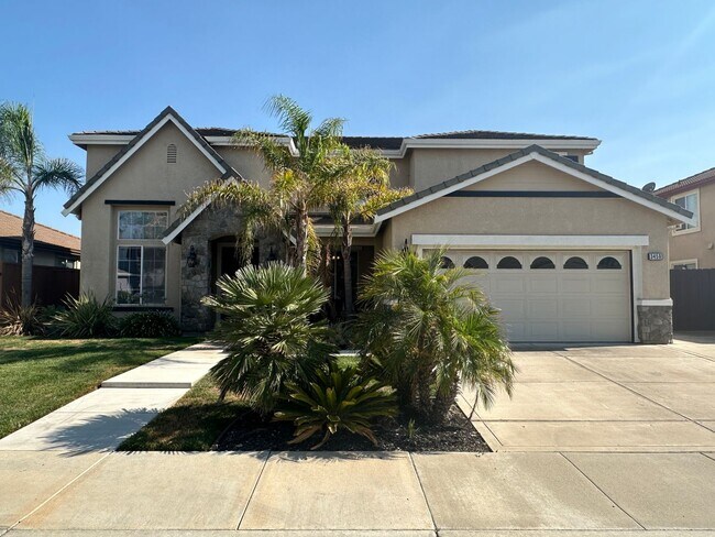 Gorgeous 5 Bedroom 2.5 Bath in gated Discovery Bay community