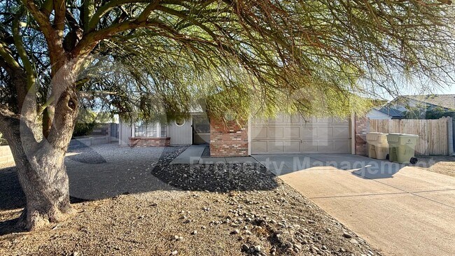 6437 West Monte Cristo Avenue, Glendale, AZ 85306 photo 2