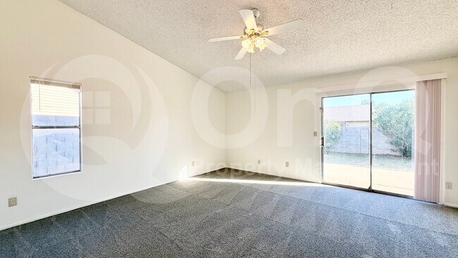 6437 West Monte Cristo Avenue, Glendale, AZ 85306 photo 4