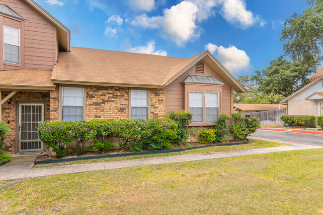 10254 Dover Rdg San Antonio, TX 78250 photo 3