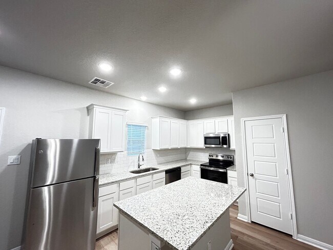 8331 Runner Rdg San Antonio, TX 78249 photo 5