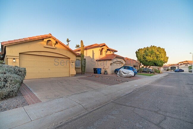 4510 E Verbena Dr photo 2