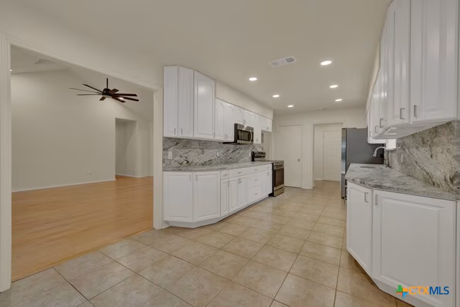 1260 Flaming Oak Dr New Braunfels, TX 78132 photo 5