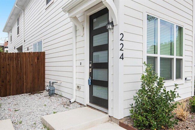 224 Sunset Lane, Fort Worth, TX 76114 photo 2