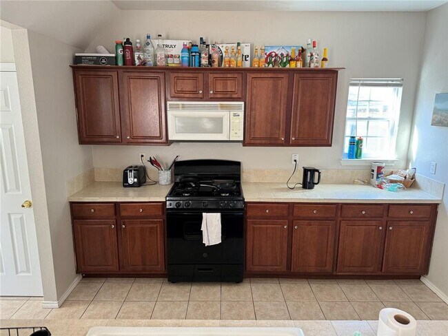 2115 E 18th St Austin, TX 78702 photo 5