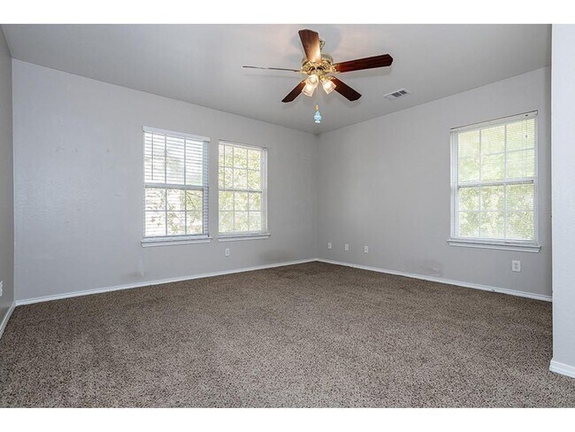 2115 E 18th St Austin, TX 78702 photo 4