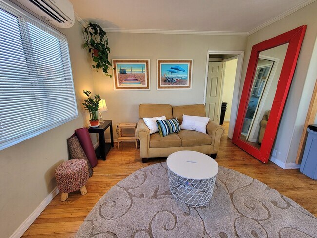 4749 Niagara Ave San Diego, CA 92107 photo 2