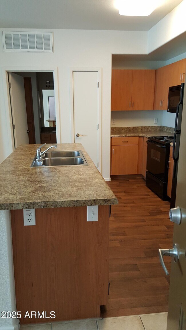 110 W Bell Rd Phoenix, AZ 85023 photo 4