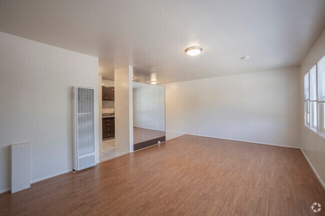 2500 Dana St photo 5