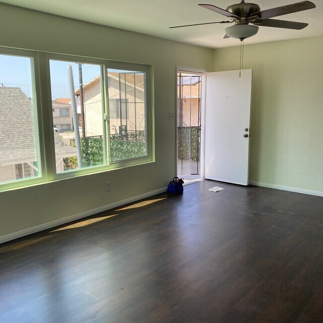 4337 50th St San Diego, CA 92115 photo 5